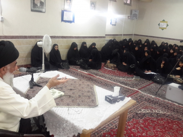 با ديدگاه طالباني نسبت به زنان مخالفيم