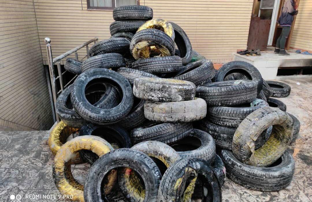 آتش نشانان کاشانی مهار کردند؛حریق گستردهی انبارلاستیک در منزل مسکونی