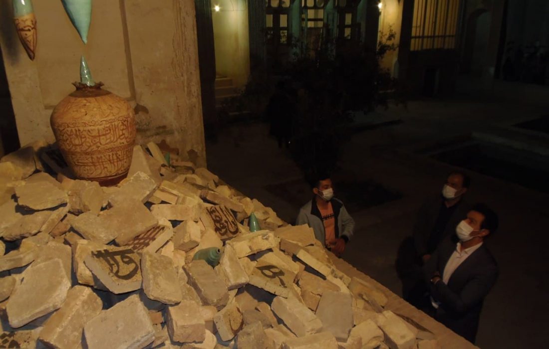 در پرسبوک ، انسان به مفهوم واقعی هنر به عنوان زبان بیان احساس پی می برد