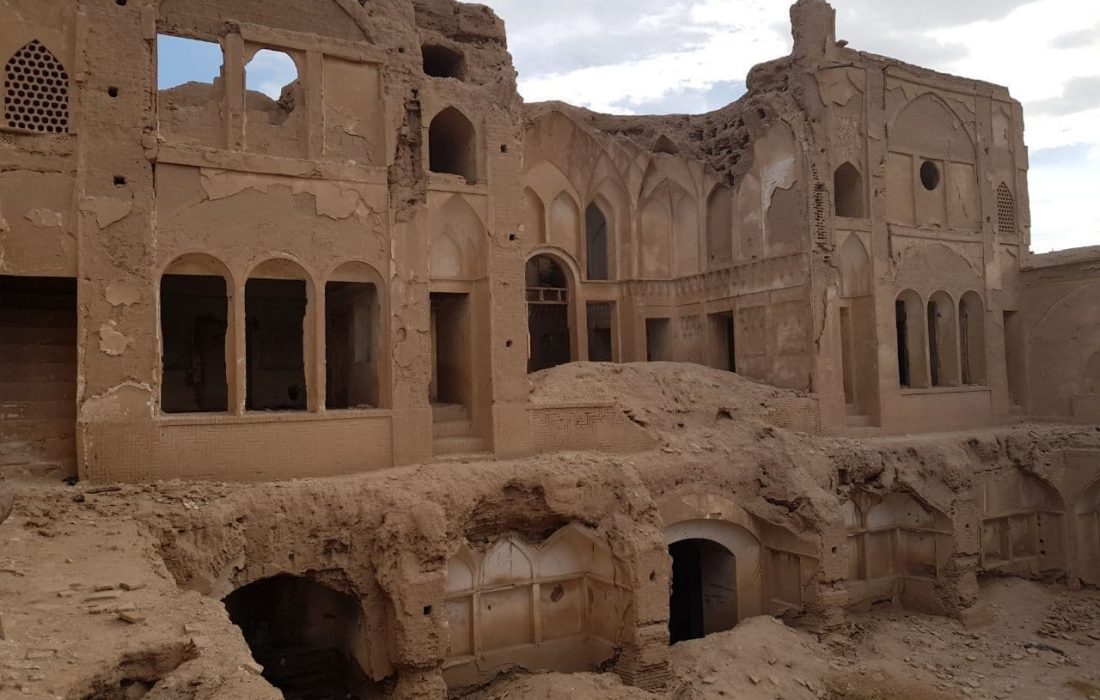 سرپرست اداره راه و شهرسازی کاشان و موضوع خانه تاریخی عبدالرزاق کاشی ؛ آراسته: رسیدگی می کنیم