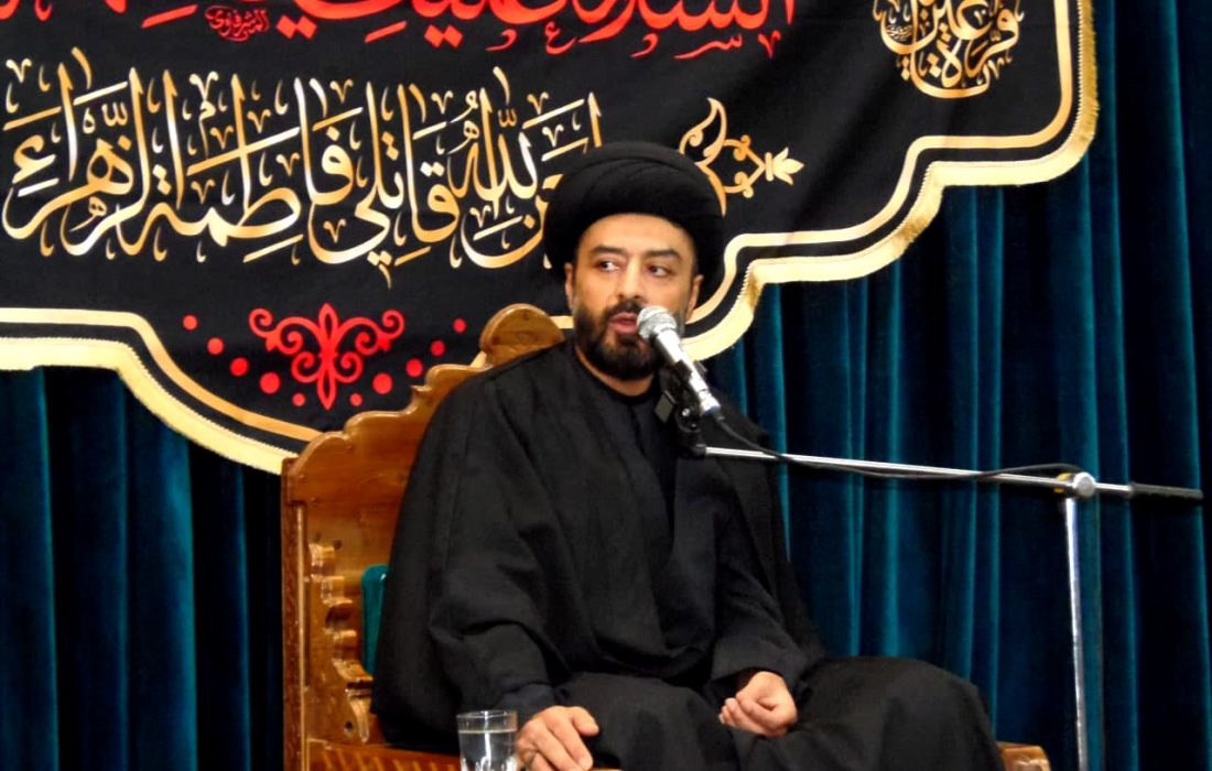 وعده نصرت الهی گاه مانند بیان رسای حضرت صدیقهی طاهره در مسجد مدینه و رسواکردن غاصبان خلافت با منطق و دلیل عیان می شود