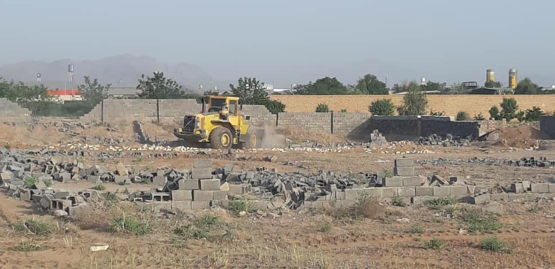 تیغ لودرها علیه ۲۳ ساخت و ساز غیر مجاز در بلوار صنعتِ کاشان