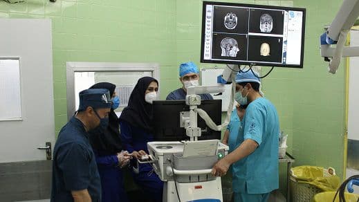 اولین عمل جراحی مغز جهت تعبیه کاتترهای براکی تراپی در مغز در کاشان