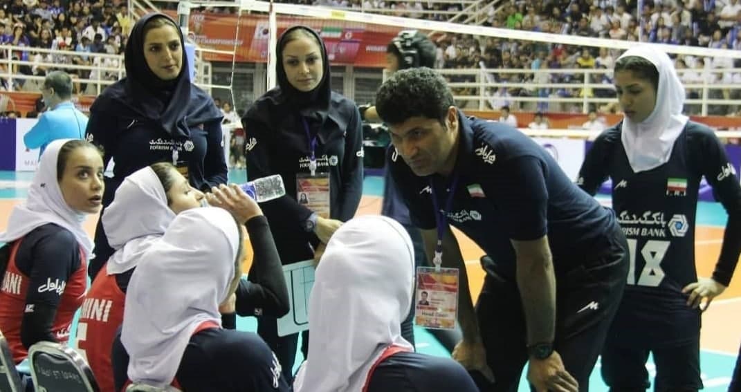 مرغ همسایه غاز است!