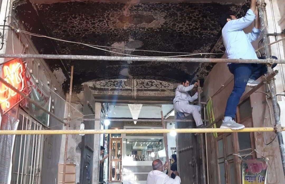 مرمت تزئینات نقاشی کاروانسرای گمرک بازار کاشان