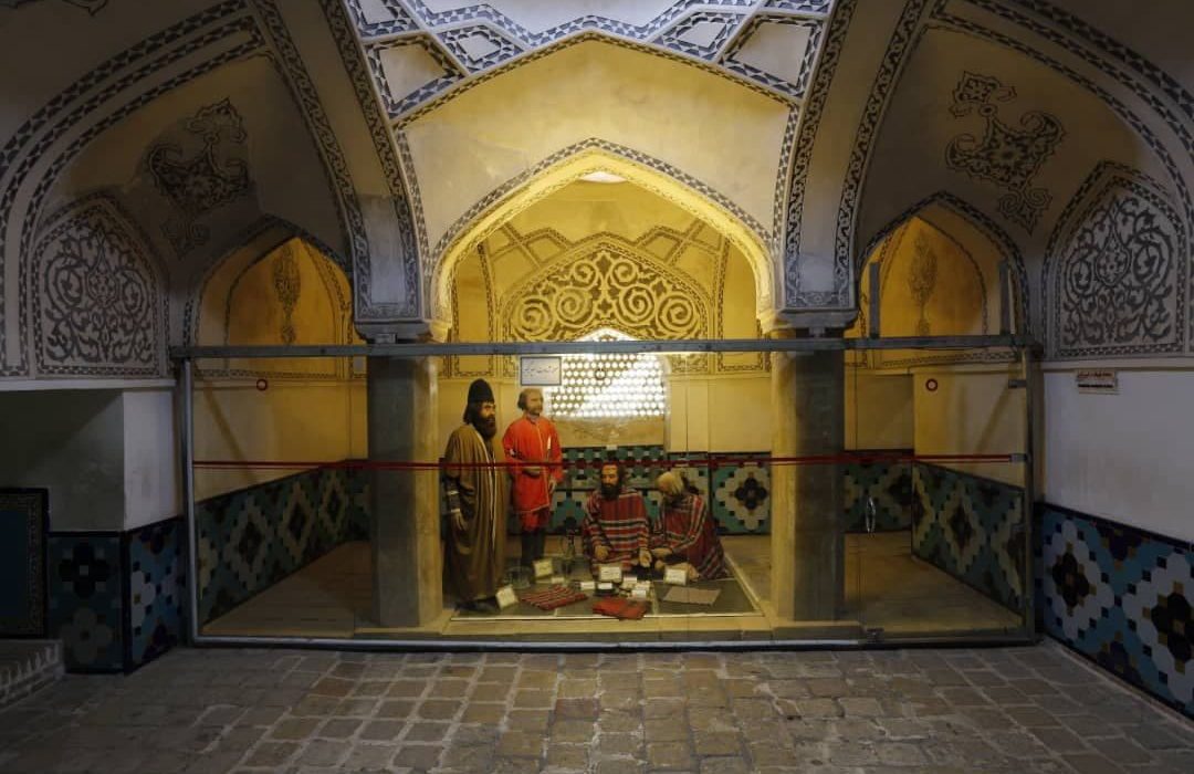 اتمام مرمت حمام باغ فین کاشان و پیکره های محل جاودانگی امیرکبیر