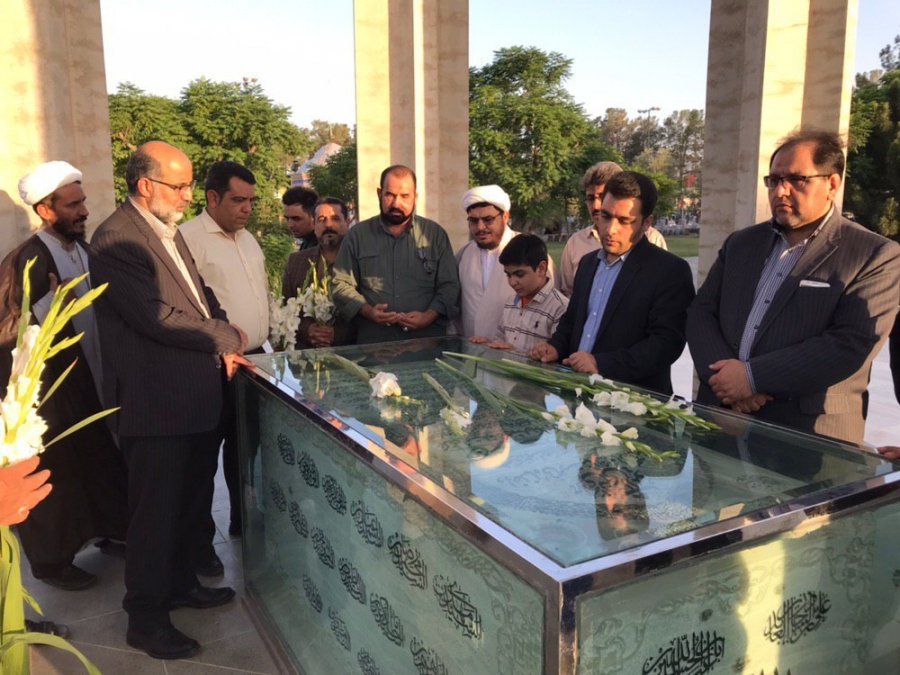 ادای احترام مدیران و پرسنل دستگاه قضایی کاشان به روح امام جمعه فقید شهرستان و شهدای والامقام وطن+گزارش تصویری