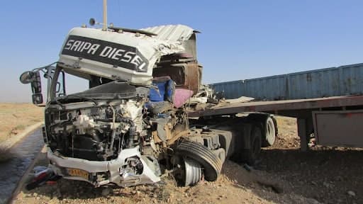 چهارکشته در برخورد کامیونت با تریلی در محور قم – کاشان