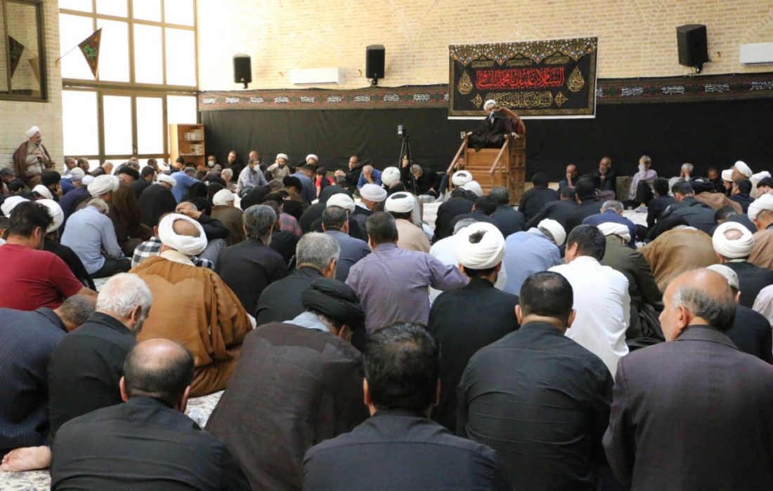 برگزاری آیینهای عزاداری و توسّل در روزهای شهادت حضرت امام جواد و حضرت امام باقر در بیت آیتالله یثربی