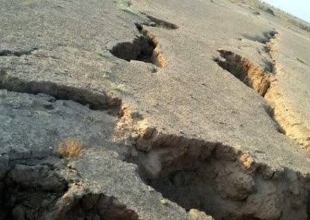 افزایش برداشت آب و توسعه صنایع فولادی، علت پیشروی فرونشست به سمت مناطق مسکونی کاشان