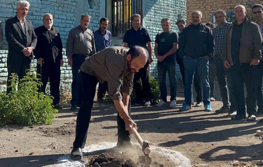 کلنگ ساخت مدرسه خیرساز روستای ون کاشان به زمین زده شد