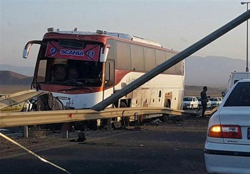 ۲۴ مصدوم در پی انحراف اتوبوس در محور کاشان ـ نطنز
