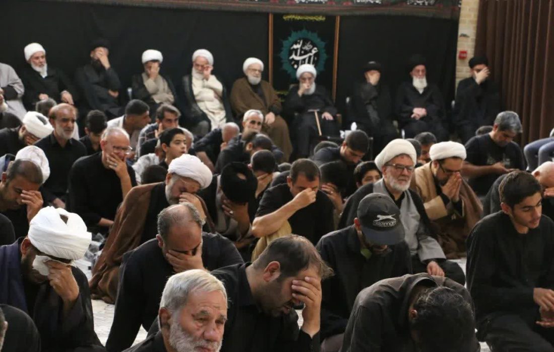 برپایی مجلس ذکر و توسل اربعین قیام سرخ عاشورا و شهادت حضرت سیدالشهداء در بیت آیت الله یثربی+گزارش تصویری