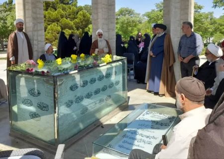 گرامیداشت روز معلم در کنار مرقد و مضجع امام جمعه فقید و مربی و معلم دین و اخلاق