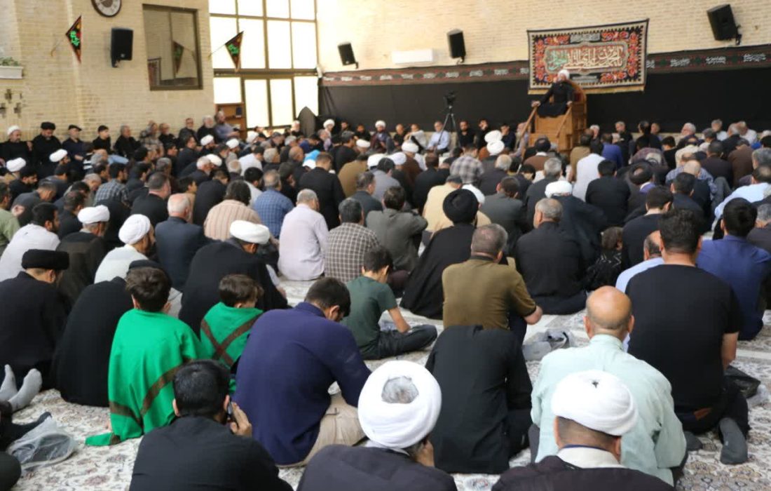 برپایی مجلس توسل و عزاداری سالروز شهادت حضرت امام جواد علیه‌السلام در بیت آیت الله یثربی